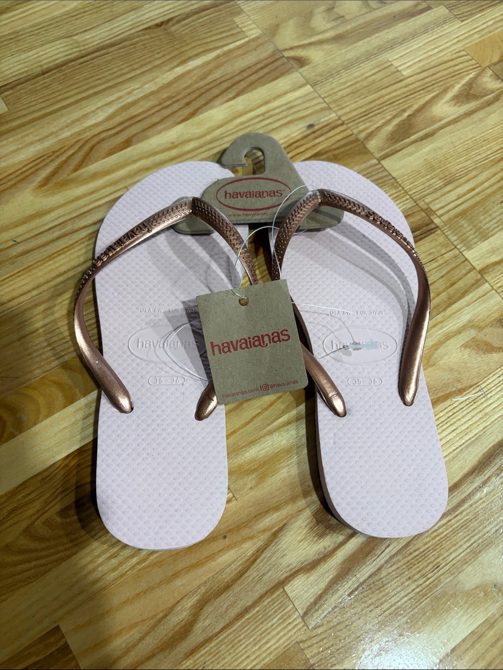Havaianas Slim Flip Flops in Light Pink with Rose Gold Straps